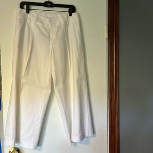 Alice and Olivia white low rise pleat wide leg cropped pant 10